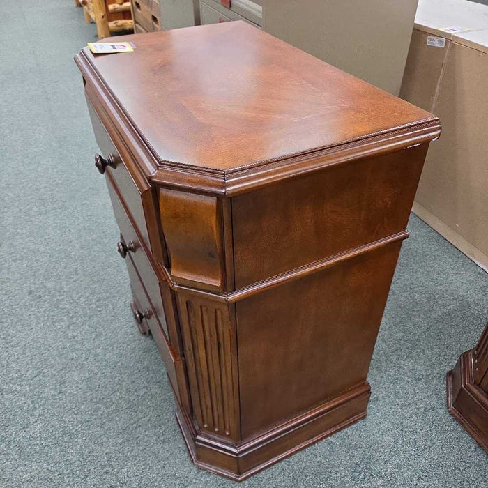 NIGHTSTAND KL