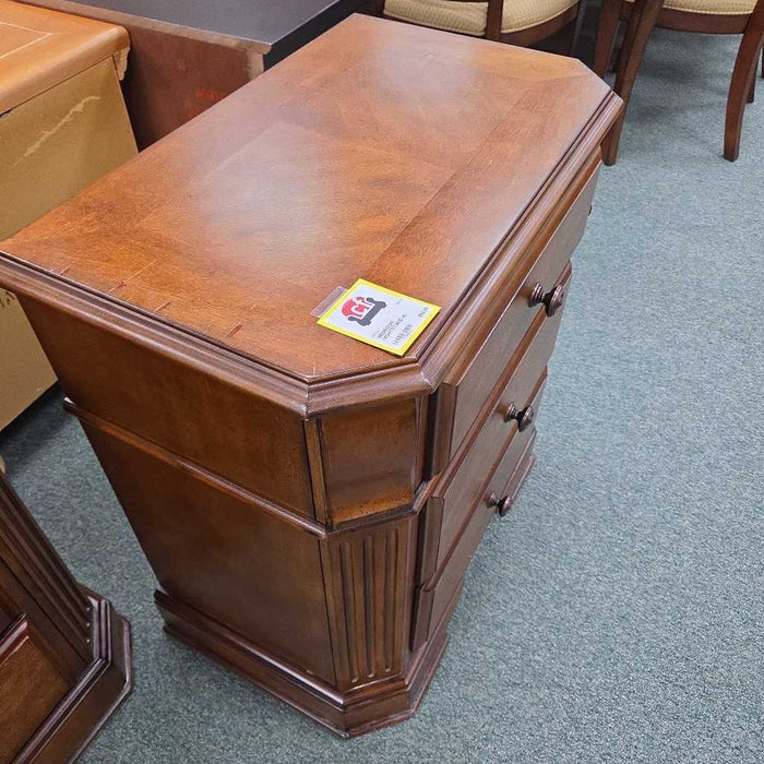 NIGHTSTAND KL