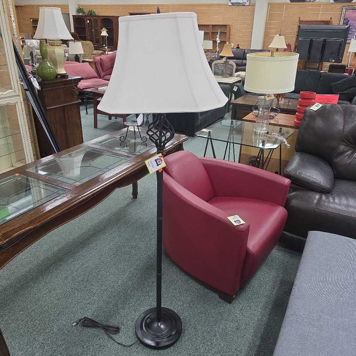 BLACK FLOOR LAMP AT