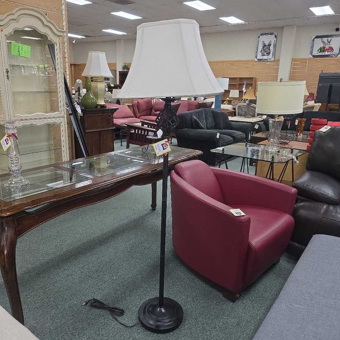 BLACK FLOOR LAMP AT