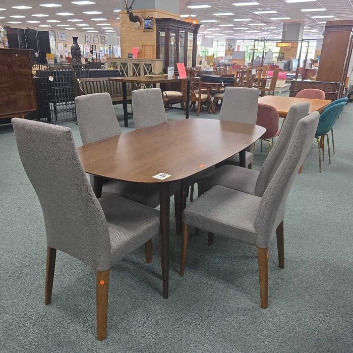 TABLE WITH 6 CHAIRS LSH