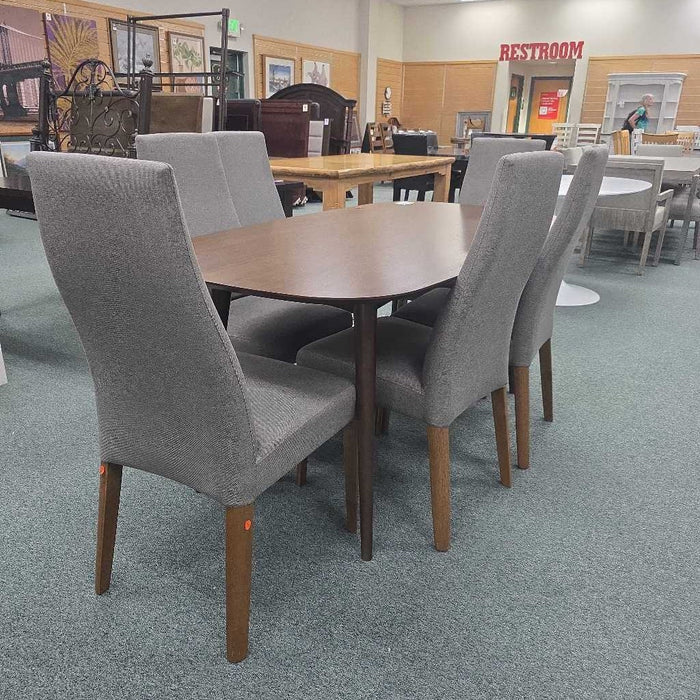 TABLE WITH 6 CHAIRS LSH