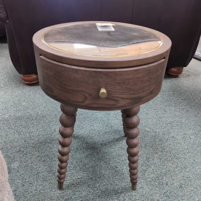 ROUND ACCENT TABLE AT