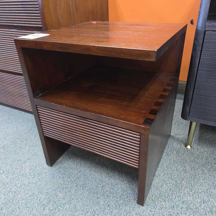 WOOD NIGHTSTAND MI