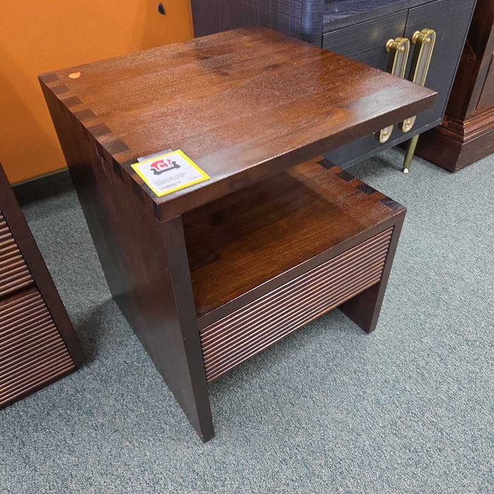 WOOD NIGHTSTAND MI