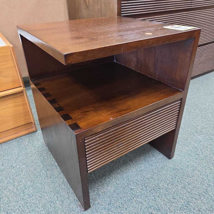 WOOD NIGHTSTAND MI