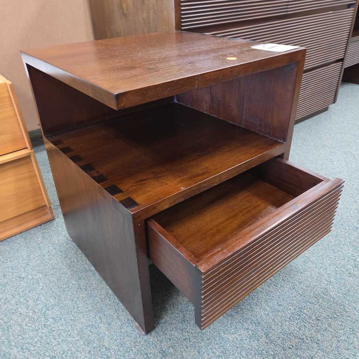 WOOD NIGHTSTAND MI
