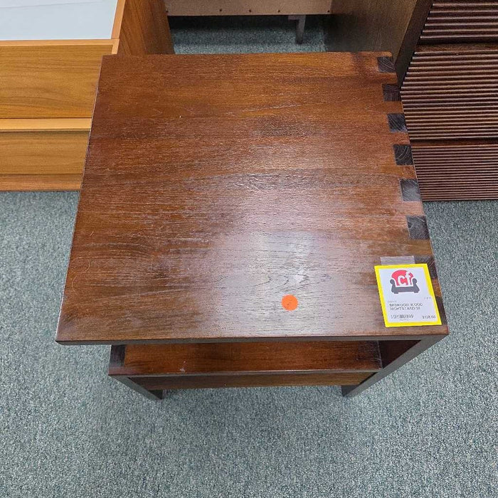 WOOD NIGHTSTAND MI