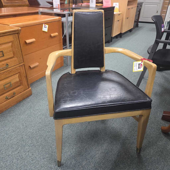 ACCENT CHAIR SK