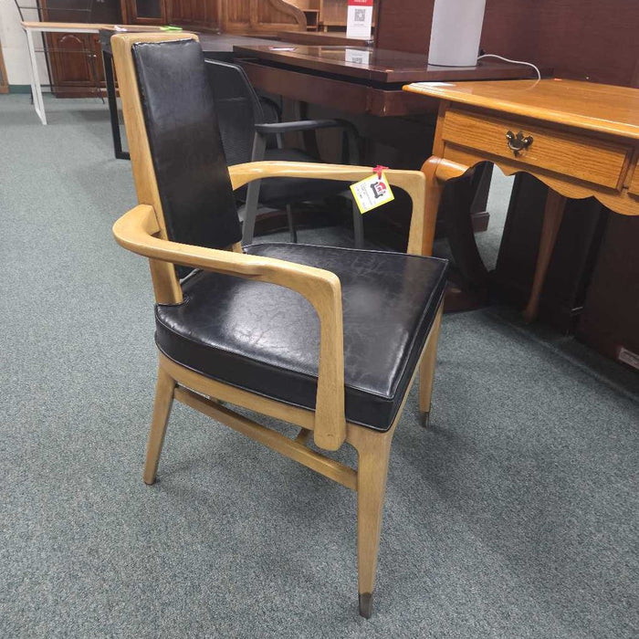 ACCENT CHAIR SK