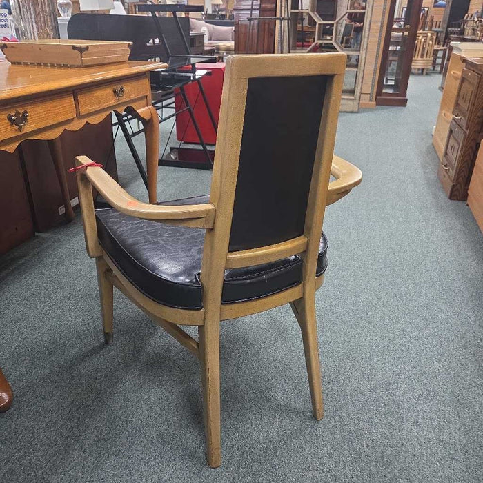 ACCENT CHAIR SK