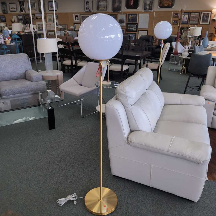 FLOOR LAMP AT