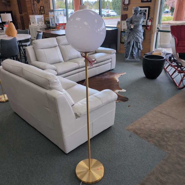 FLOOR LAMP AT