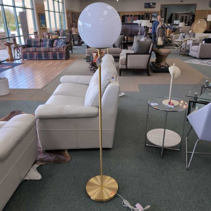 FLOOR LAMP AT