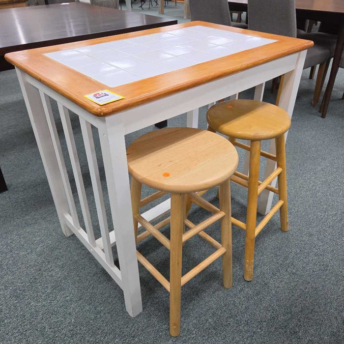 TABLE WITH 2 STOOLS MI