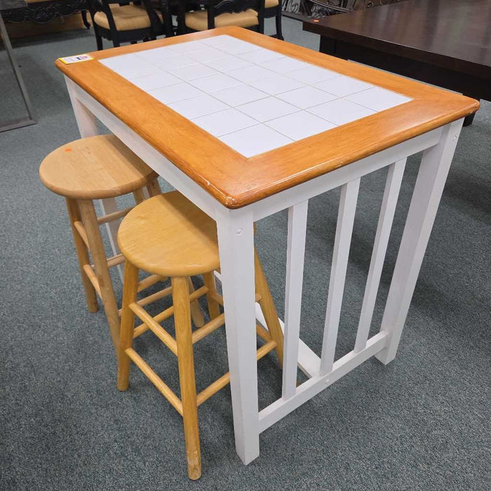 TABLE WITH 2 STOOLS MI
