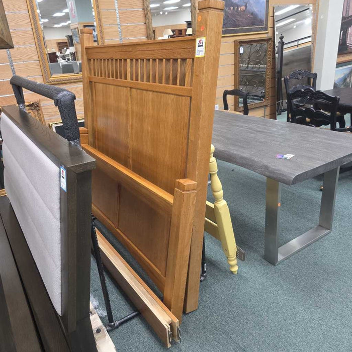STANLEY QUEEN BED MISSION STYLE TM
