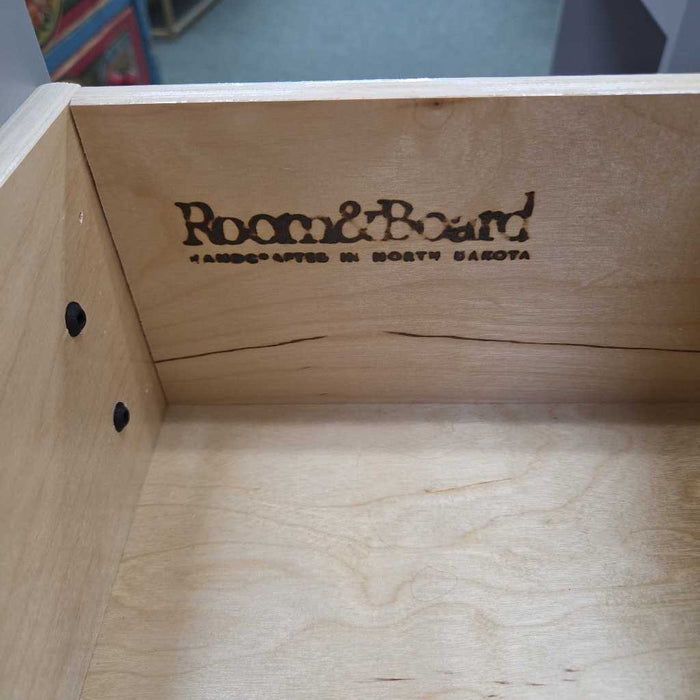 ROOM & BOARD NIGHTSTAND BAH
