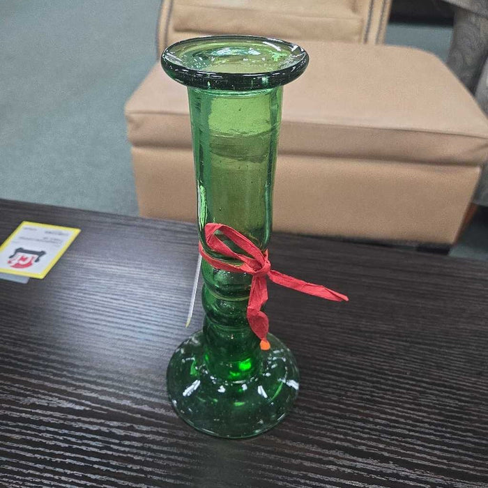 GREEN VASE BA