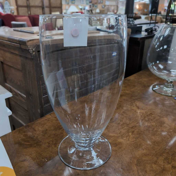 LARGE GLASS VASE BT