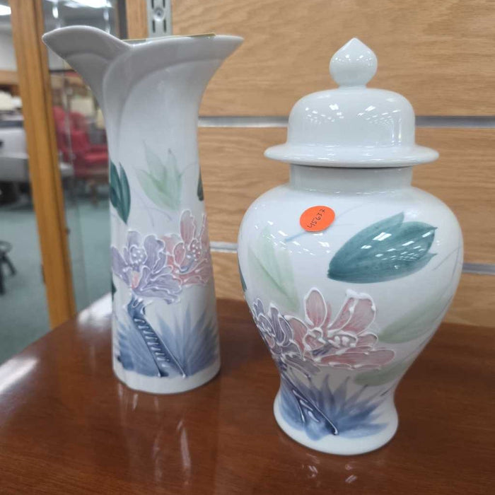 SET OF 2 WHITE FLOWER VASE WITH LID LS