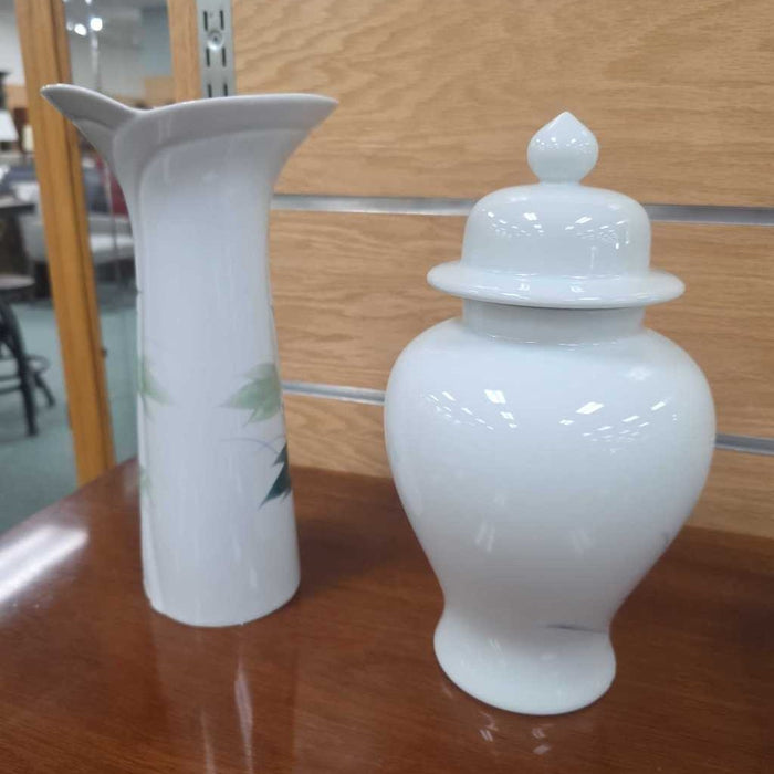 SET OF 2 WHITE FLOWER VASE WITH LID LS