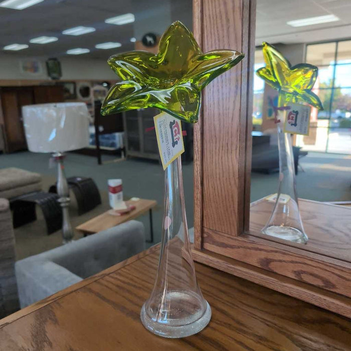 VASE WITH GREEN FLOWERS LS