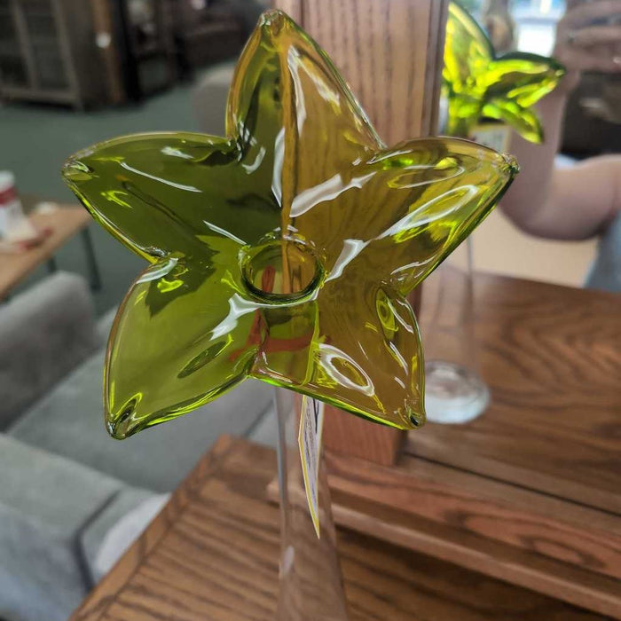 VASE WITH GREEN FLOWERS LS