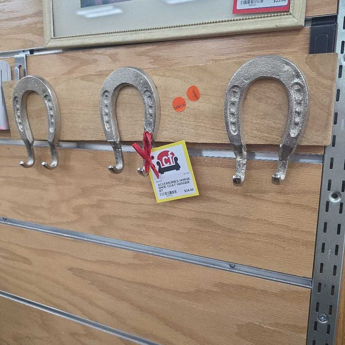 HORSE SHOE COAT HANGER BT