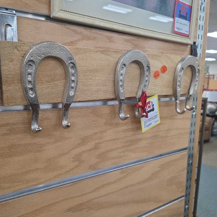 HORSE SHOE COAT HANGER BT