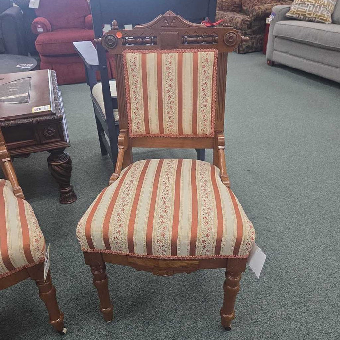 ANTIQUE ACCENT CHAIR LS