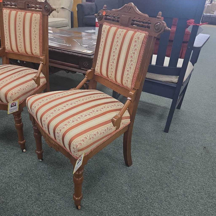ANTIQUE ACCENT CHAIR LS