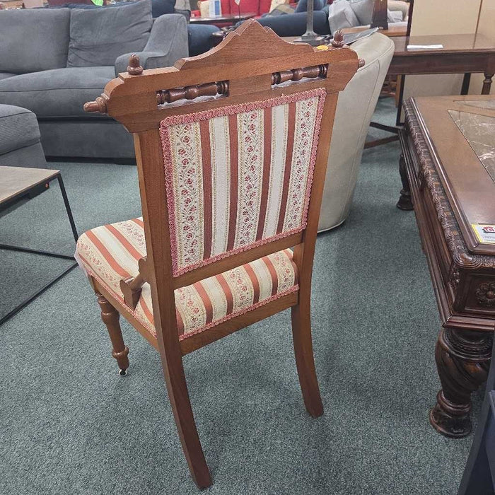 ANTIQUE ACCENT CHAIR LS
