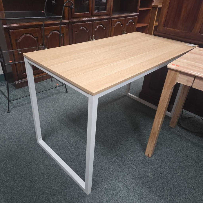 DESK AT
