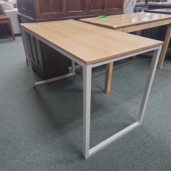 DESK AT