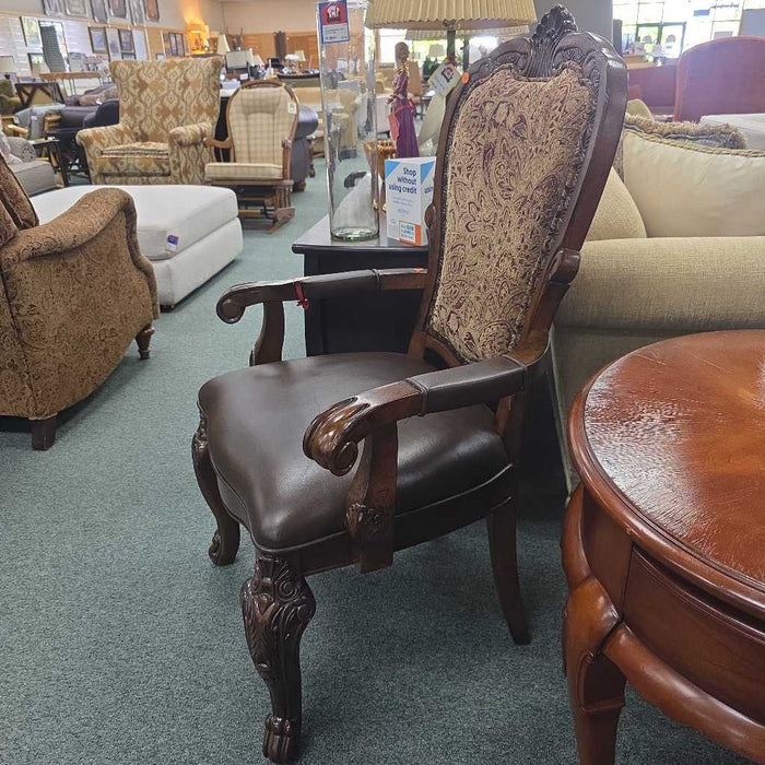 ACCENT CHAIR SK