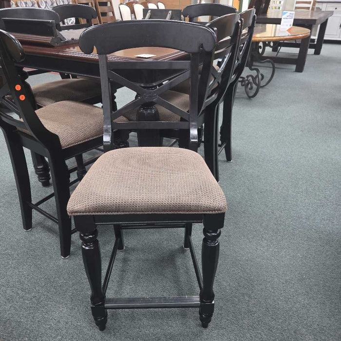 PUB TABLE WITH 8 STOOLS AND 1 LEAF MIH