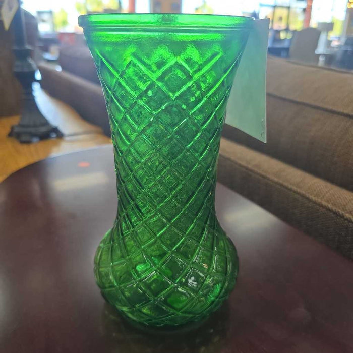 GREEN VASE DECOR