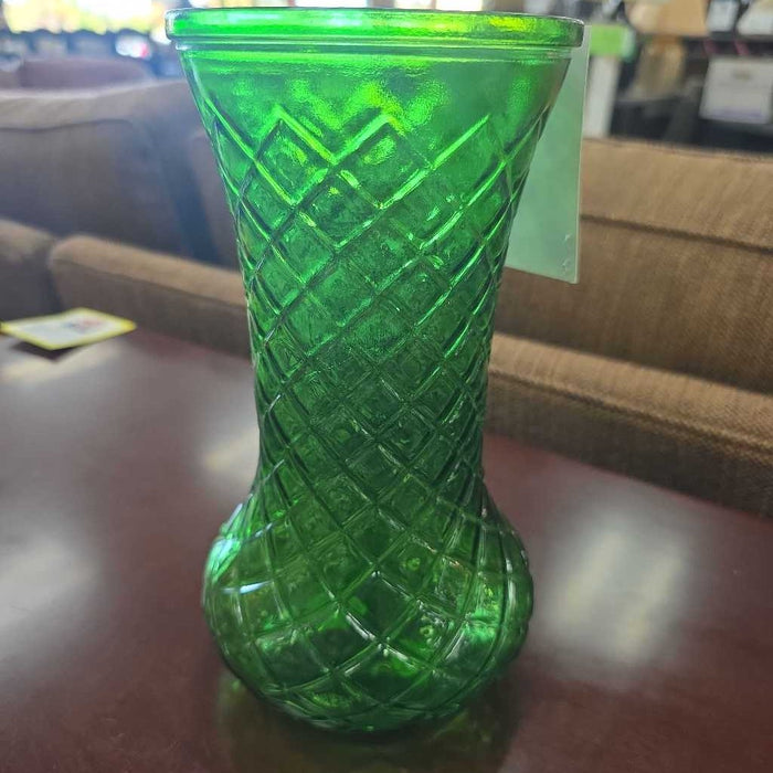 GREEN VASE DECOR