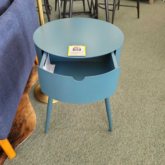 ROUND END TABLE