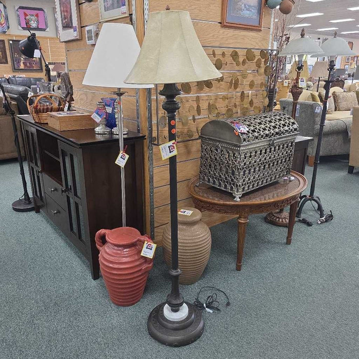 FLOOR LAMP AT
