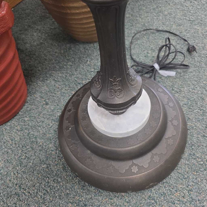 FLOOR LAMP AT