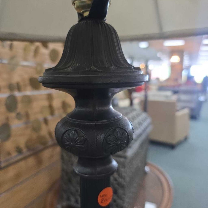 FLOOR LAMP AT