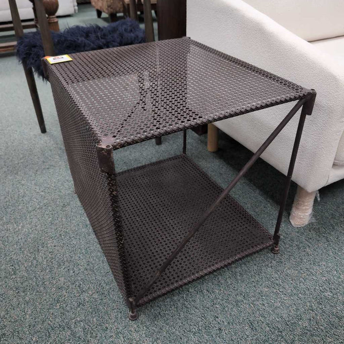 ACCENT TABLE AT