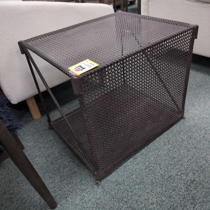 ACCENT TABLE AT