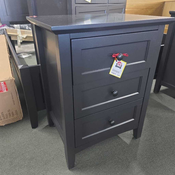BLACK NIGHTSTAND BTK