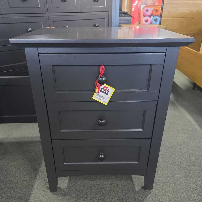 BLACK NIGHTSTAND BTK