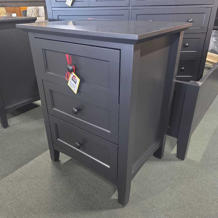 BLACK NIGHTSTAND BTK