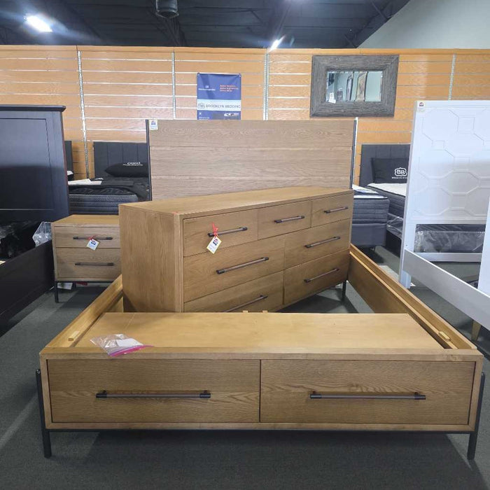 QUEEN BED ALK