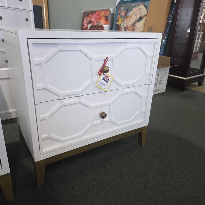 WHITE NIGHTSTAND LLB